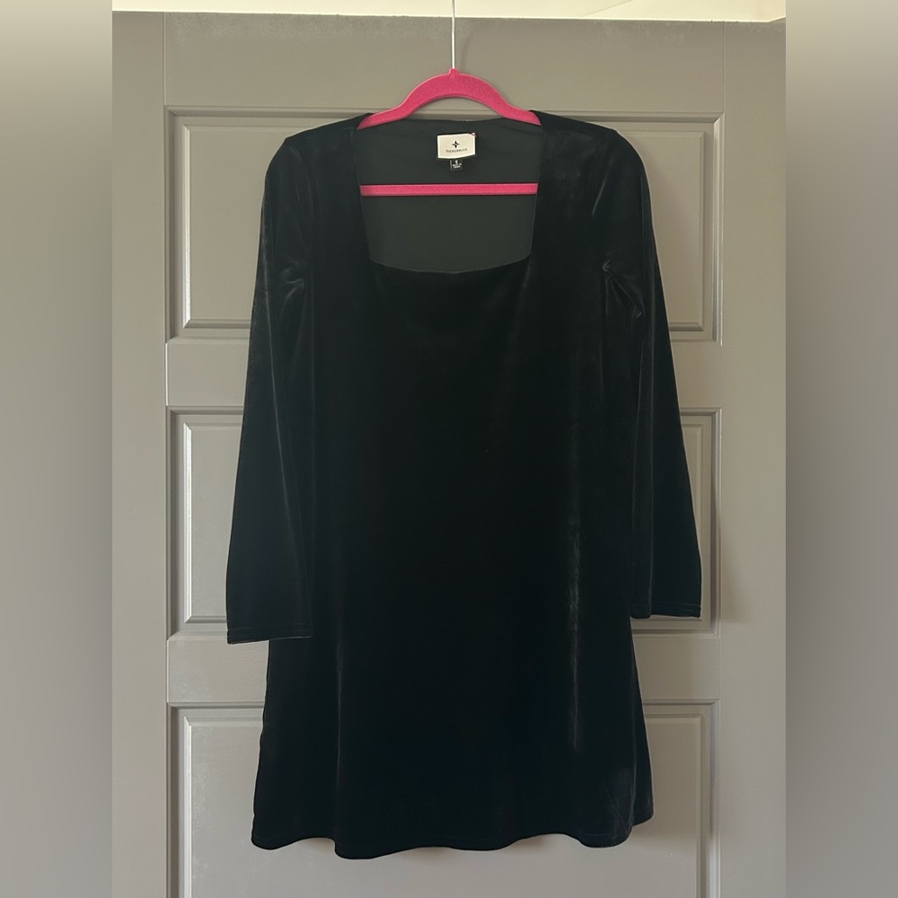 NWOT Tuckernuck Middleton Dress in Black Velvet